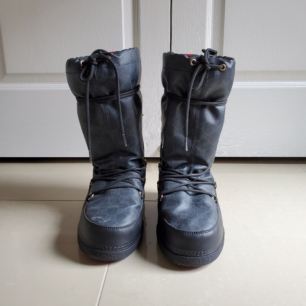 Auth. Gucci Moon Boots - Picture 2 of 8